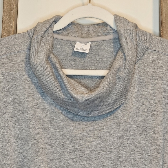 ⭐️40% Off⭐️ Amazon Essentials Heather Grey Cowl Neck Pullover - Picture 4 of 9